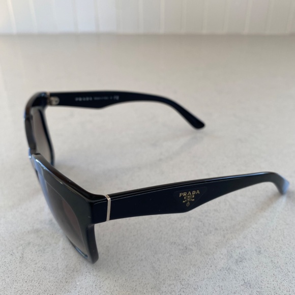 Prada sunglasses - Picture 3 of 6